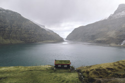 ponderation:That Faroe Cabin. by mchlptrs 