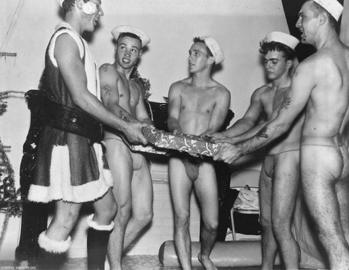 bitter69uk:Countdown to Kitschmas … vintage homoerotic beefcake via Bob Mizer’s Athletic Model Guild