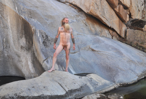 hothairyhippie:  yogabearsd:  Vince–see more here: http://www.yogabearstudio.com/NudesandFeatures/2016/Pages/Vince.html  Mmmmmmmmmmm