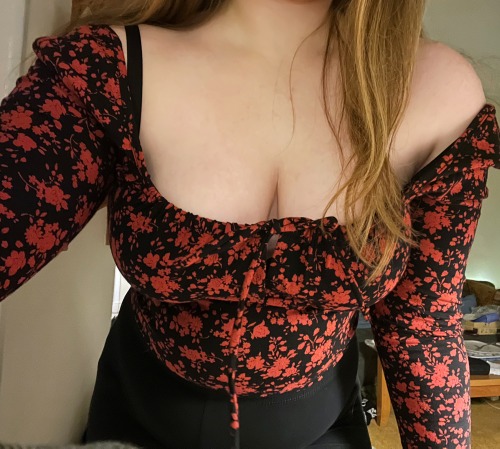 gorgeous-demon:  who wants to take me on a cute date so i can wear my cute new top