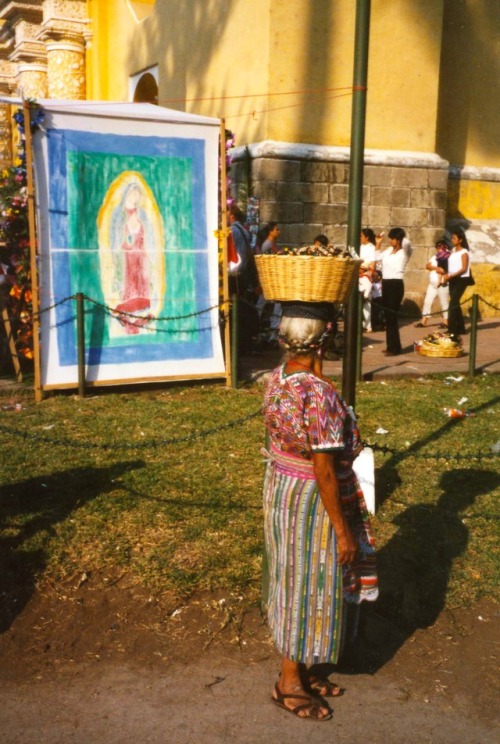 Fiesta de la virgen de Guadalupe (12 de diciembre), Antigua, Guatemala, 2002.