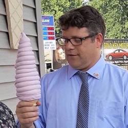fuckyeahseanastin:  “It comes in pints??? I’m getting one!”Sean Astin at Belt’s Soft Serve in Stevens Point, WI.