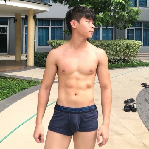 gayb0y92: I need his name, his contact, his dick and i need him on top of me Saw him before at cck..