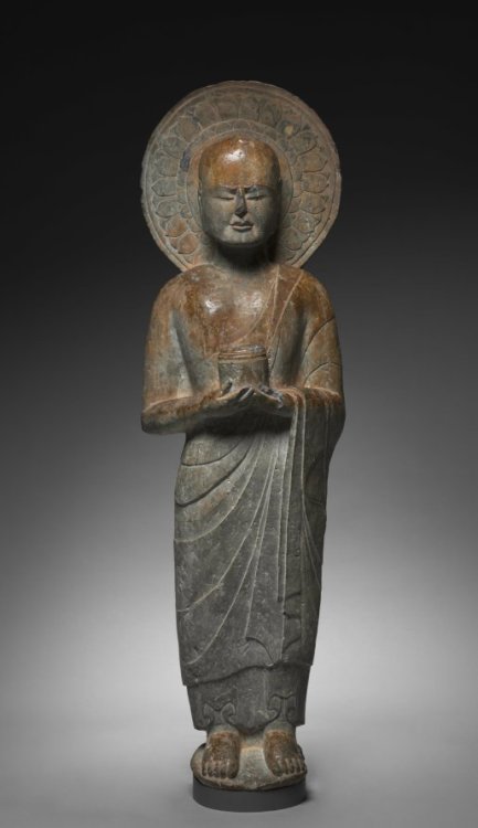 Standing Disciple Mahakasyapa Holding a Cylindrical Reliquary, c. 550, Cleveland Museum of Art: Chin