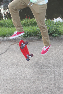 the-coolest-job:  bet you cant varial kick a penny board tho 