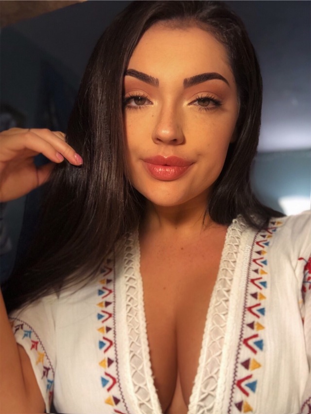 noturfknbaby:Just another selfie for the catfish to steal 