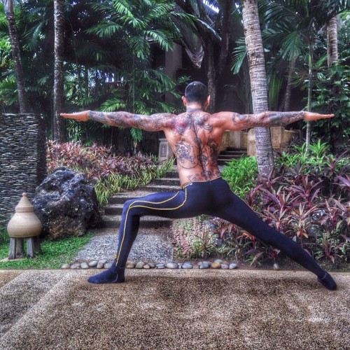 yogimeesha:  Inked virabhadrasana II - warrior 2  yogi-foodie-nudie:  virabhadrasana 
