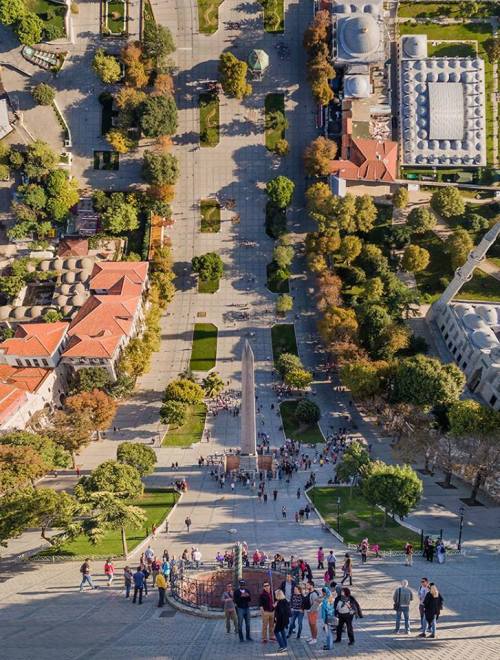 stuffparty:  hofessorx:  jedavu:  Surreal Istanbul photos by Aydın Büyüktaş    okay inception whats up how you been  Life inside a Niven Ring. 