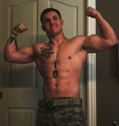 Porn rednecksmoker:  chettbro: Army Abs N Pecs photos