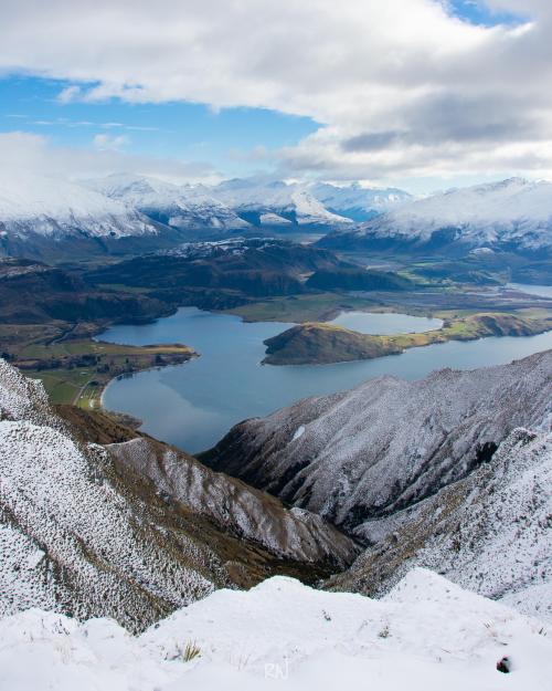 oneshotolive:  Mountains and valleys, Roy’s Peak, New Zealand. [OC] [3920x4900] 📷: ryannorthphoto 