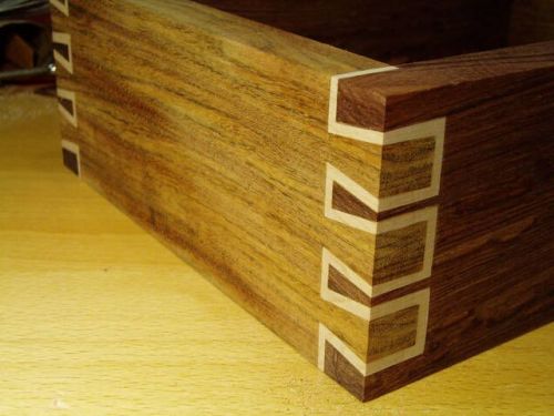 Double dovetail joints!Like this picture?  Follow Joinery Japan!Joineryjapan.com