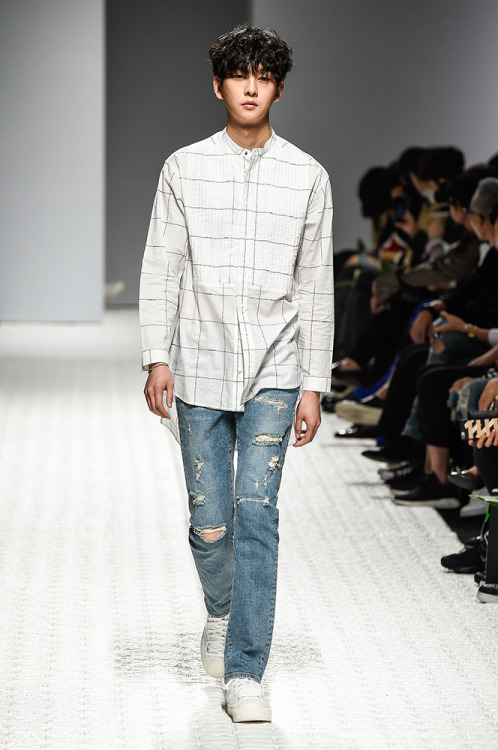 Kang Chulwoong for Sewing Boundaries S/S 2017 at Seoul Fashion Week