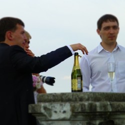 #Peterhof. #Moments &amp; #portraits 27/37  #portrait #streetphotography #boys #girls #Champagne Just #married #marriage #wedding #vacation #look #view #visitors #boy #russianboy #drinkers #photographer #walk #travel #spb #Russia