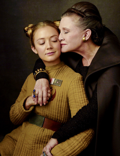 reyfinndameron: Carrie Fisher as Leia Organa with her daughter Billie Lourd as Lieutenant Kaydel Ko 