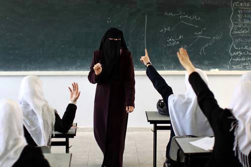 d-o-r-ia-n:  belleblogs:  moosefeels:  gharibafisabilillah:  “Oppressed” Muslim Women   This images are so important because when people (esp. people who identify vocally as feminists) say that the veil prevents women from doing things, that it is