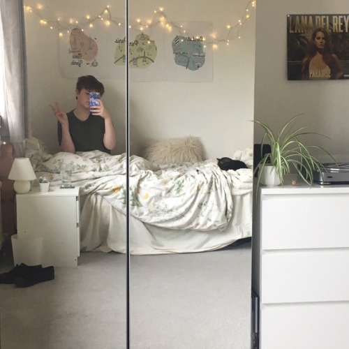 sadplanty: lazy saturday