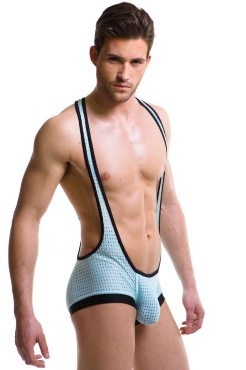 underwearhunks:  Love these singlet bulges!  Follow UnderwearHunks at              http://underwearhunks.tumblr.com  Submit your photos at jimmjones8@gmail.com, ask questions or just say hi ;)