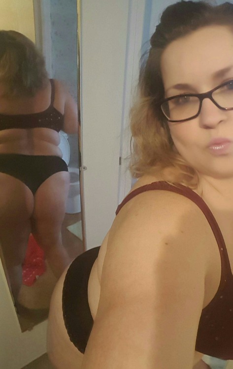 rose9284:  Good evening my lovies….I promised you pics by this evening and I never forget a promise💋 I had my jewel in and Kegal Balls all day….it felt so good feeling them in…and I felt super naughty running errands with them. Like a dirty little