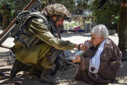 jasminvoegtate:  derwicha:  myowndunya:  blyndimpulse:  philosalena:  oriental-sunrise:  During the Israeli bombardment and shelling of the Gaza Strip last summer, an Israeli soldier approached a 74-year-old Palestinian woman Ghalya Abu-Rida to give her