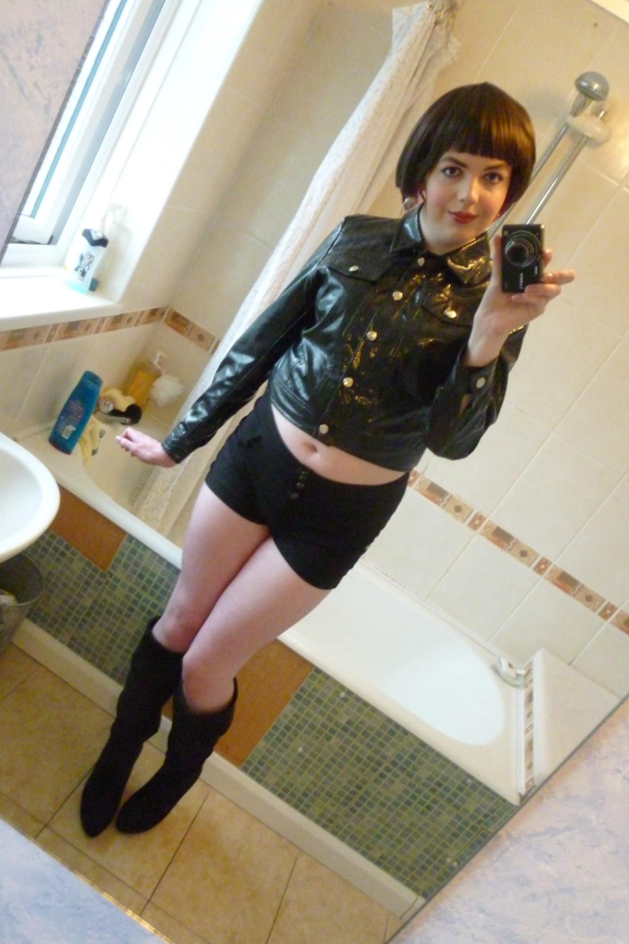 lucy-cd:  PicturesLove this new leather jacket, abolutely gorgeous! &lt;3  Going