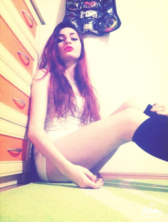 gosteramcana:  Ayşegül’den gece fantazisi :)