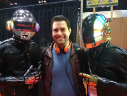 dailyelectro:  Friend met these two robots