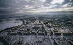 abandonedimages:   Pripyat, Ukraine, 90’s. The city where the Chernobyl Nuclear Disaster happened transforming into a Forest.  (Source) 