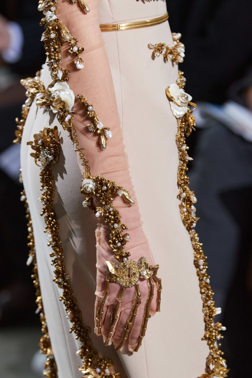 themakeupbrush:Schiaparelli S/S 2020 Couture