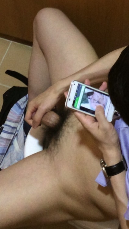 hyunjinchoi:  ataraxia0000:  jerking off  대박