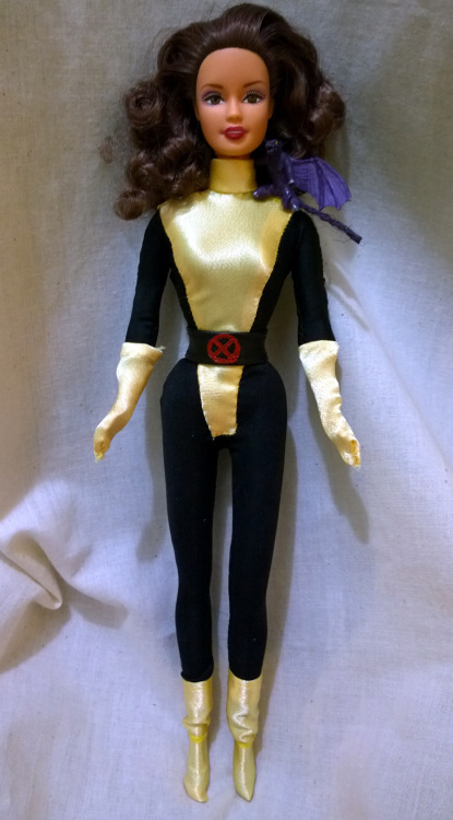 I made a Shadowcat! seamstressconfessions.blogspot.com/2015/11/kitty-pryde-shadowcat-dol