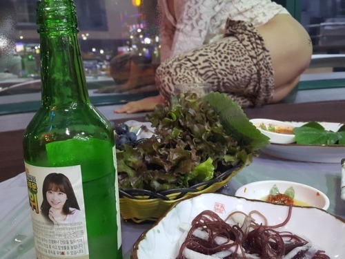 hipattack1: 꼼장어집 2층에서 손님은 아무도없고~~ 둘이서 전세낸것마냥 아주 즐겁게 쫄깃하게  보냈음 ㅎㅎ 서빙이모가 계속 뭐 필요한거없냐며 자주자주 올라오시느라 덕분에 
