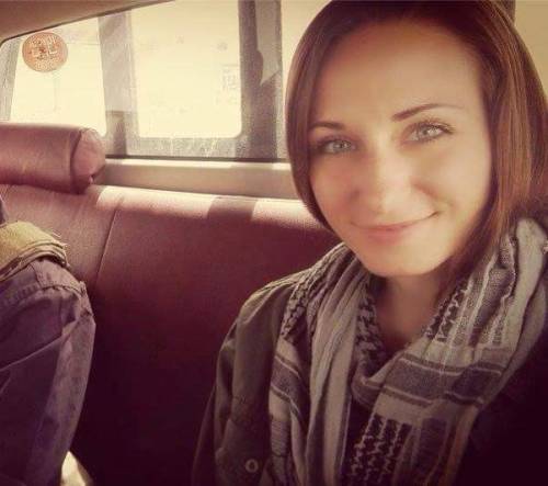 brass-steel-lead:  cisnowflake:  kibosh-josh-mahgosh:  lnnocentbystander:  shiny-kit-syndrome:  Samantha Jay - an American who spent time with the kurds fighting ISIS.  SICK  🎶There she is, Miss America There she is, your ideal 🎶  So much respect.