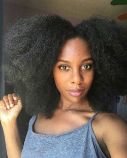 naturalhairqueens:  she’s so natural and beautiful 