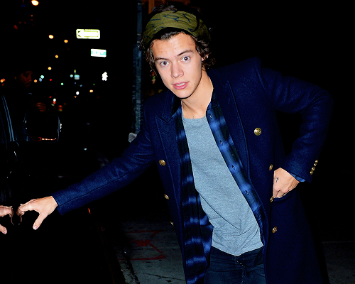 harrystylesdaily:  Harry leaving a restaurant in Soho, NYC - 12/03 