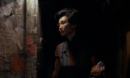 ‘花樣年華’ (In the Mood for Love), Wong Kar-wai (2000)It is a restless moment. She has kept her he