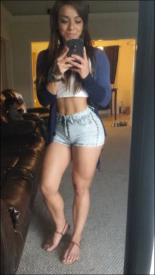 wastetheday:  Random girl with fit legs…….