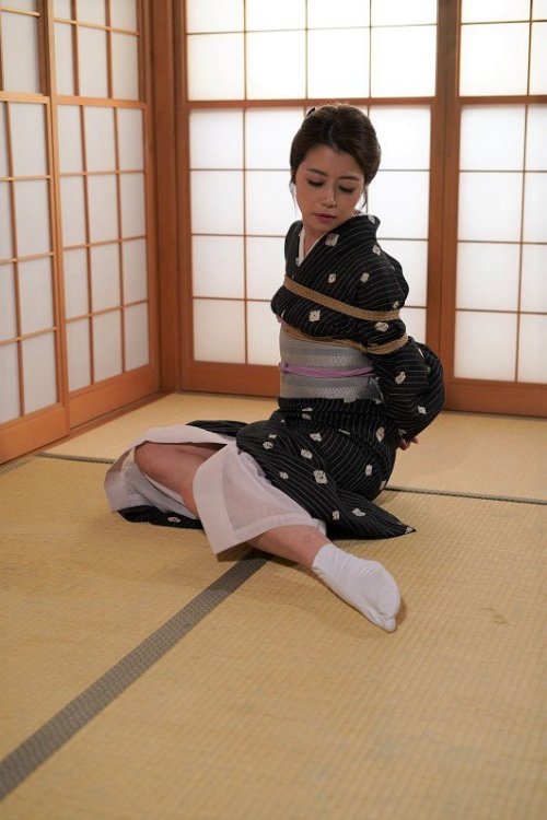 thevertigonetwork: Shibari Naka Akira Model Maki HojoPhoto Siamasi