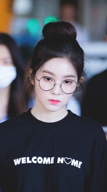RED VELVET IRENE IN SPECS LOCKSCREENs.[ Please reblog and / or like if you use them and feel fr