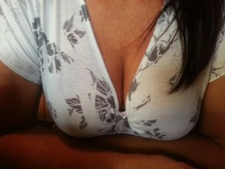 sandyc4fun:  Lunchtime cleavage. Who wants to eat me? Oops,  eat with me?  Would love to eat you 😜