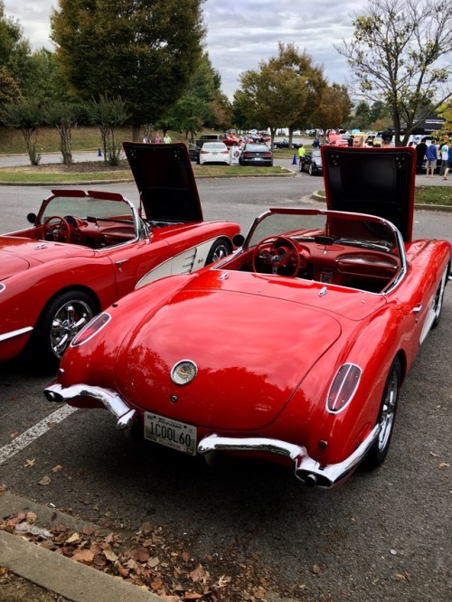 A pair of ‘60s to start our weekend! I won’t voice my disdain for aftermarket rims on such a classic