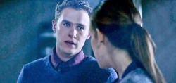  Fitzsimmons and personal space in 1.14 : T.A.H.I.T.I 