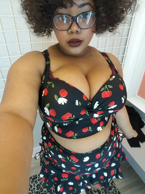 Porn bustyspice:  afatblackfairy:  Tried on a photos