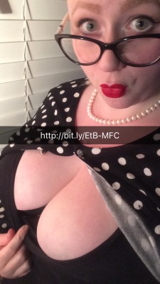 ellethebellexo:  ellethebellexo:  http://bit.ly/EtB-MFC come hang! body shots!   control cum show starting now!! come and see!