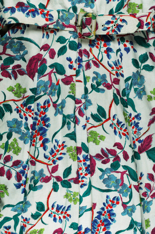 Printed short sleeve dress, 1941-49Multi-floral print, thought to be utility wear. This trailing pri
