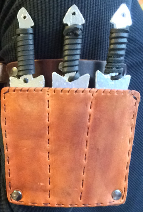 snikeleather:Declans Arm Mounted Throwing KnivesAfter making some throwing knives I decided that my OC Assassin needed a way to hold more than just the two on the shoulder of his baldric.To view my portfolio Click HereAnd if you would like to commission