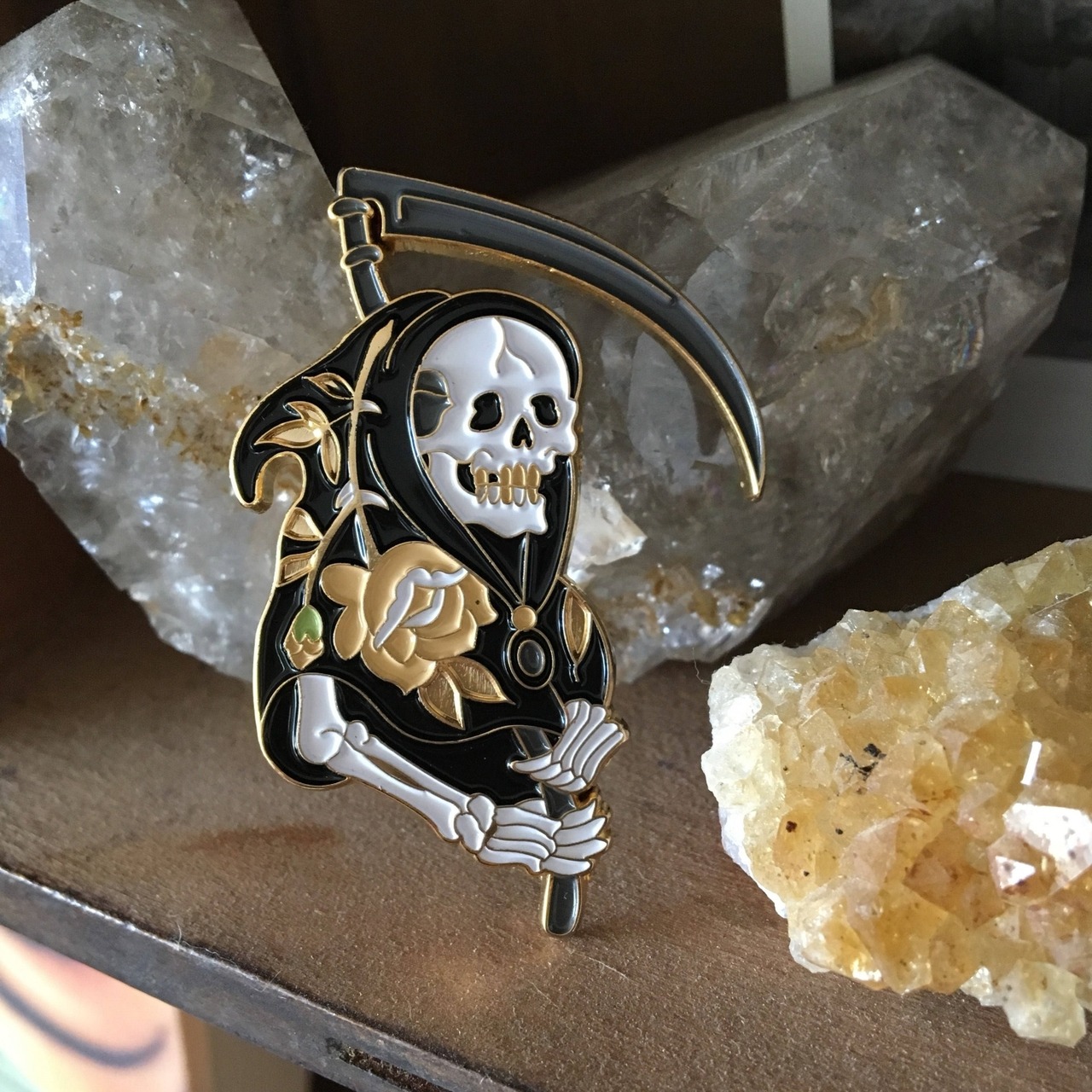 bucketofchum: lacrimasgonnabefree:  sosuperawesome:   Pins and Patches Miss Blackwater