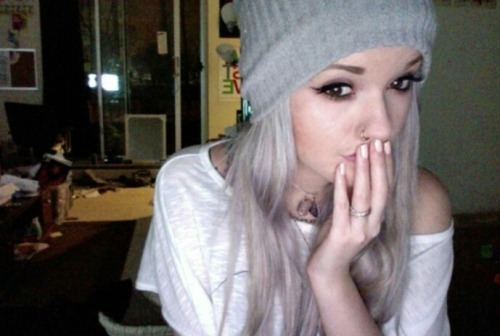 exovl:  naive-moon:   more pale here   pretty and pale