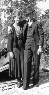 gangstershistory:  Bonnie and Clyde