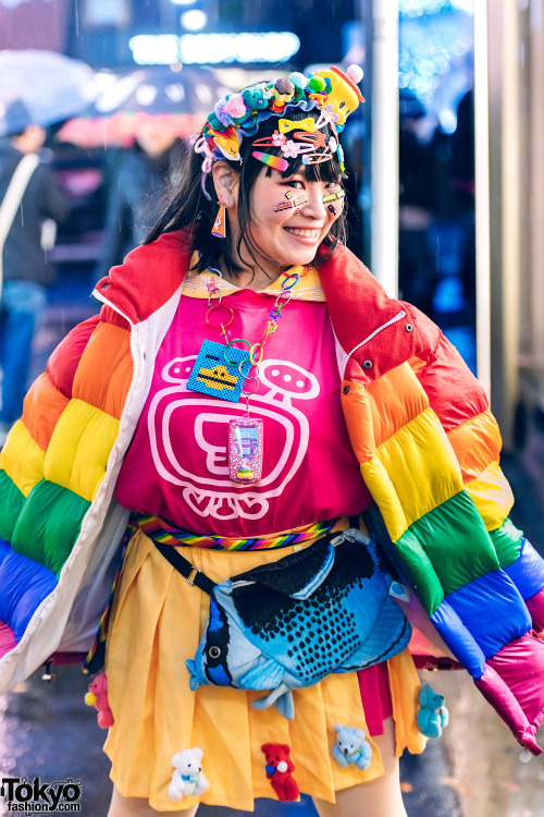 tokyo-fashion:19-year-old Japanese decora Purin-chan on the street in Harajuku in the rain wearing c