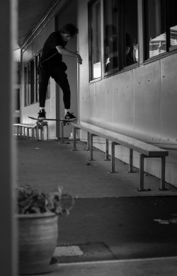 so-casual-so-calm:  blonde-feeble-kid:  Luke - Front Tail  Photo by me    || Pure Skate Blog ||